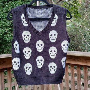 Black V Neck with White Skulls V Neck Wooly Pullover Neck Sz L